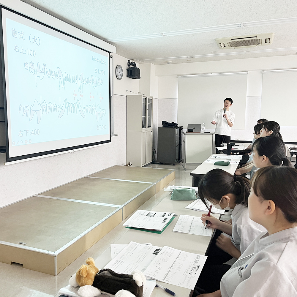1年生が歯科衛生セミナーを受講